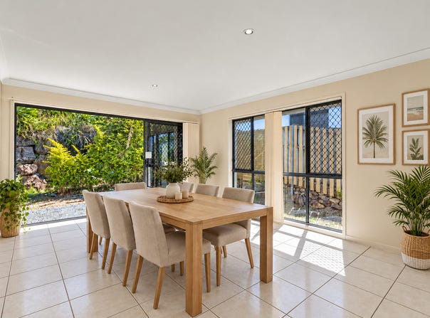 15 Bounty Way, Pacific Pines, Qld 4211