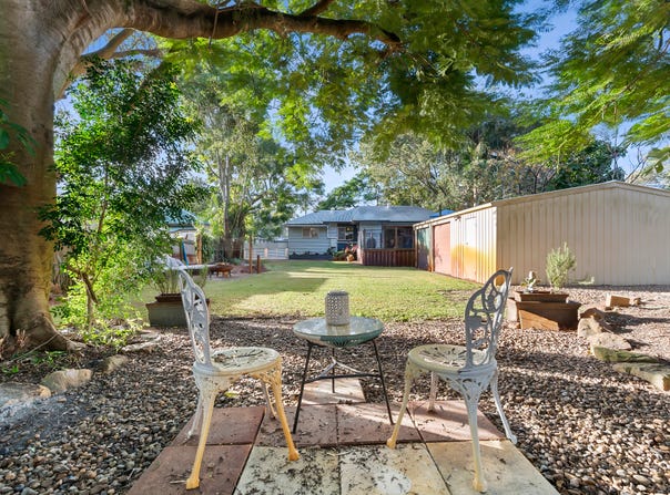 869 Beachmere Road, Beachmere, Qld 4510