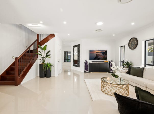 8 Foxwood Circuit, Wakerley, Qld 4154