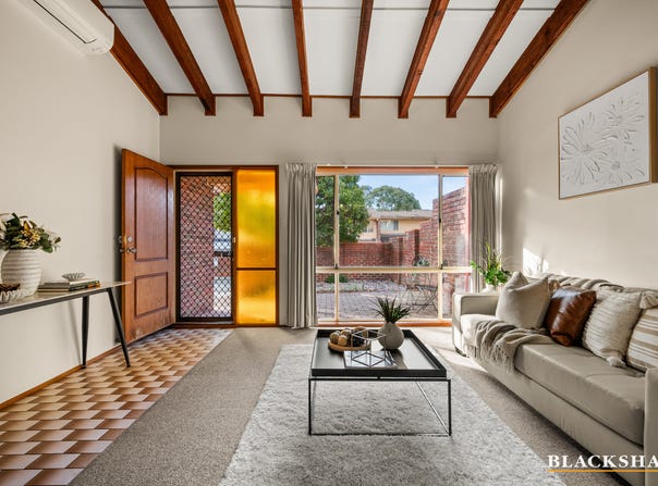 17 Terry Close, Phillip, ACT 2606