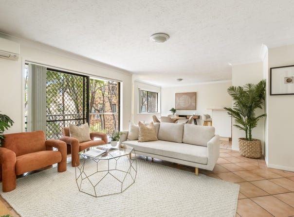 2/42 Swan Street, Gordon Park, Qld 4031