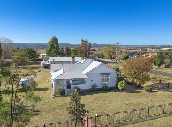 148 Petrie Street, Tenterfield, NSW 2372