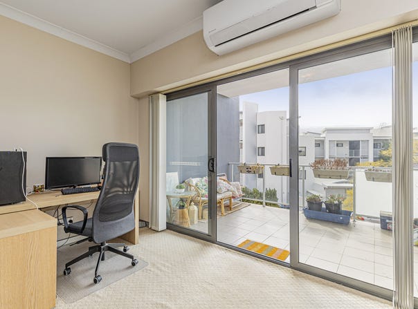 30/2 Walsh Loop, Joondalup, WA 6027