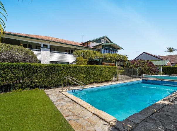 303 Cavendish Rd (Cnr Emlyn St), Coorparoo, Qld 4151