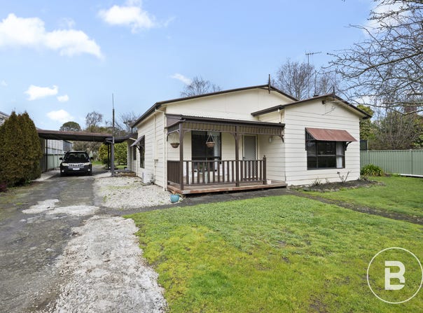 17 Warburton Street, Beaufort, Vic 3373