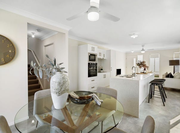 2/107 Colburn Avenue, Victoria Point, Qld 4165