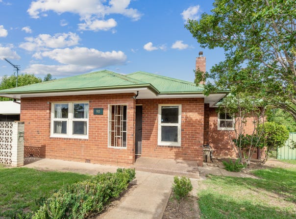 90 Mitchelmore Street, Mount Austin, NSW 2650
