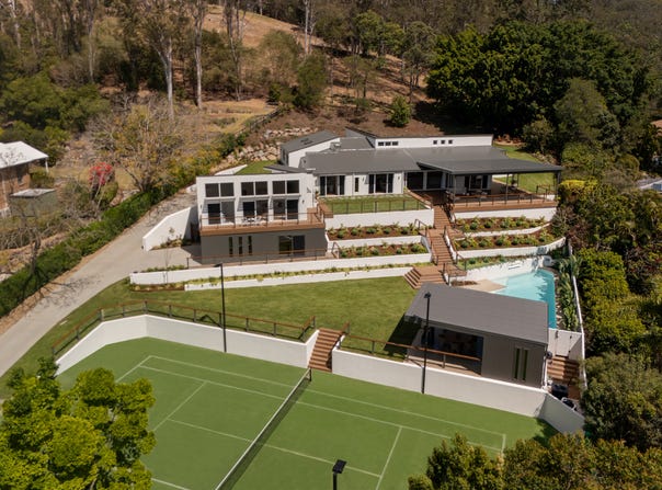 15 Cambridge Close, The Gap, Qld 4061