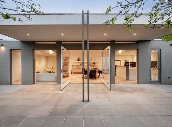 TH 2/2 Tashinny Road, Toorak, Vic 3142
