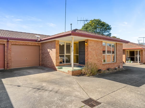 2/2-4 Lumsden Street, Kilmore, Vic 3764