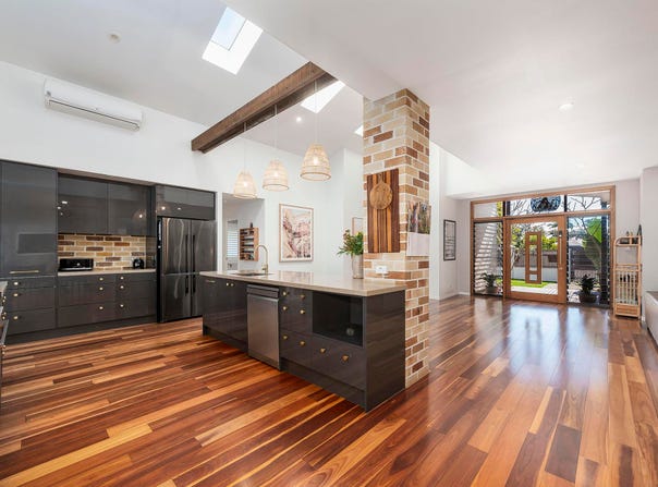 4 BLACKWOOD PLACE, Palm Beach, Qld 4221