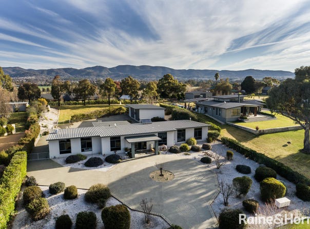 32 Robert Hoddle Grove, Mudgee, NSW 2850
