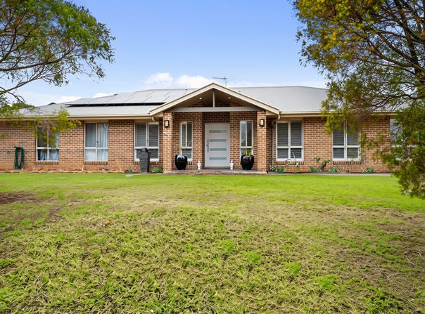 24 Mocatta Street, Goombungee, Qld 4354