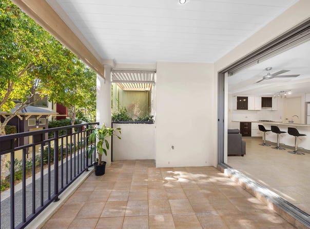 2/3208 Central Place, Carrara, Qld 4211