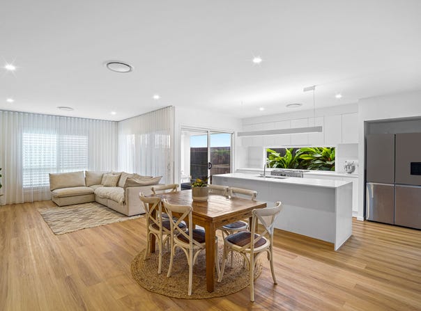 10 Needlebark Street, Redland Bay, Qld 4165