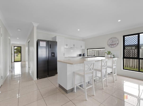17 Hinkler Court, Rural View, Qld 4740