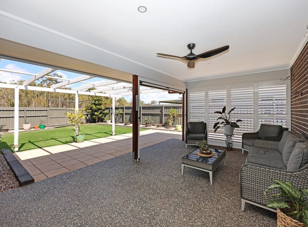 184 Ibis Boulevard, Eli Waters, Qld 4655