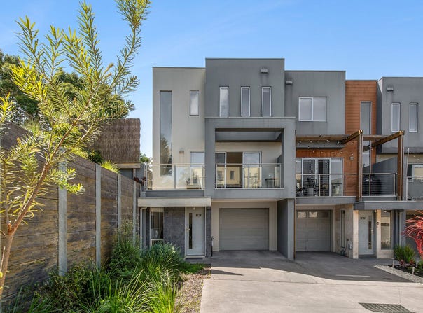 6 Binnacle Court, Safety Beach, Vic 3936