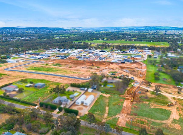 Carabeen Road, Lake Albert, NSW 2650