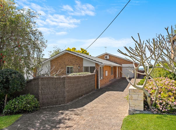 1/8 McGee Avenue, Wamberal, NSW 2260