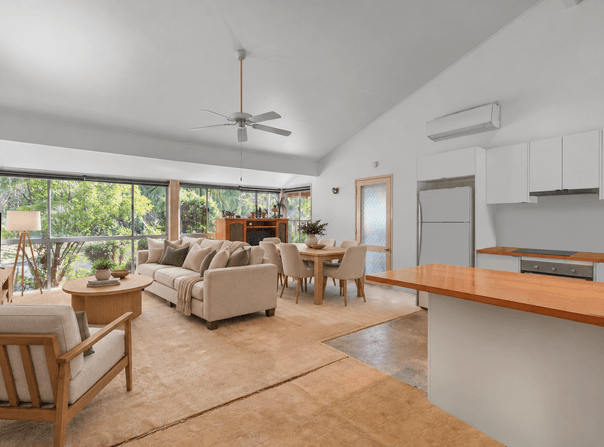 43 Renfrew Drive, Highland Park, Qld 4211