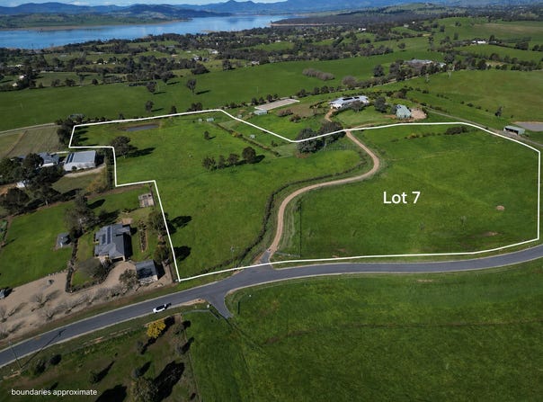 7, 37 Eagle Rise Road, Table Top, NSW 2640