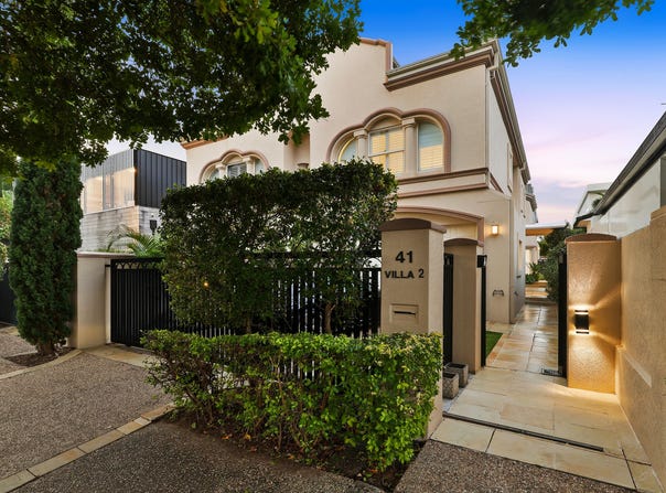 2/41 Cronin Avenue, Main Beach, Qld 4217