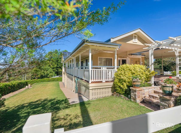 4 Warana Avenue, Mount Lofty, Qld 4350