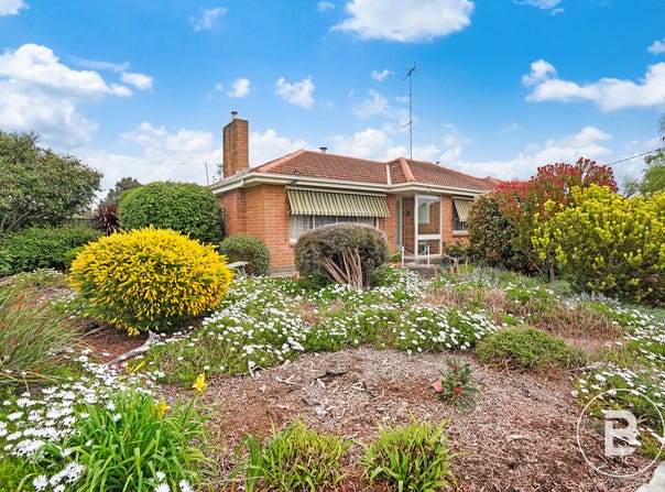 11 Webbcona Parade, Wendouree, Vic 3355