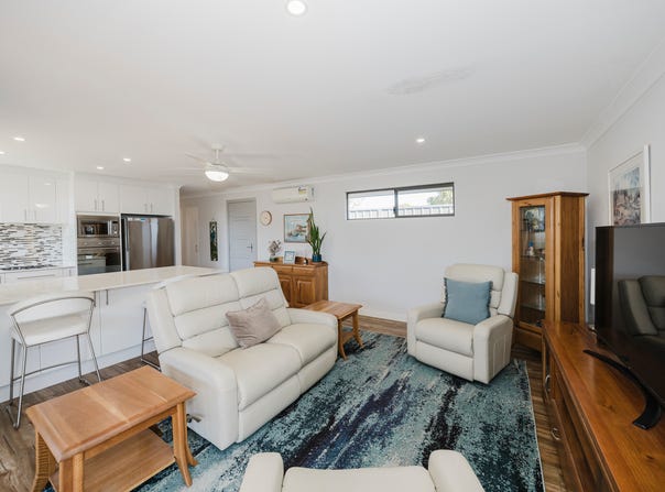 52 FAIRWAY CIRCLE, Connolly, WA 6027