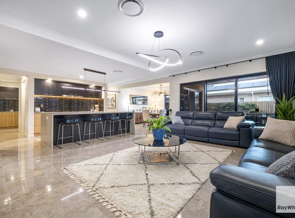 8 Saltbush Street, Redland Bay, Qld 4165