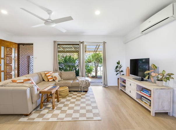 17 Naroon Crescent, Wurtulla, Qld 4575
