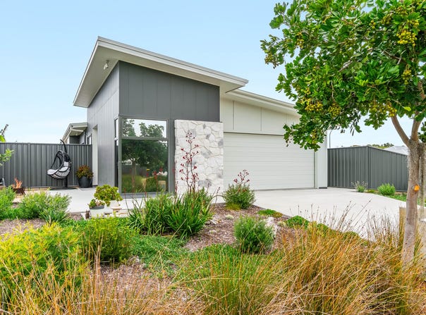 16 Laurie Drive, Iluka, NSW 2466