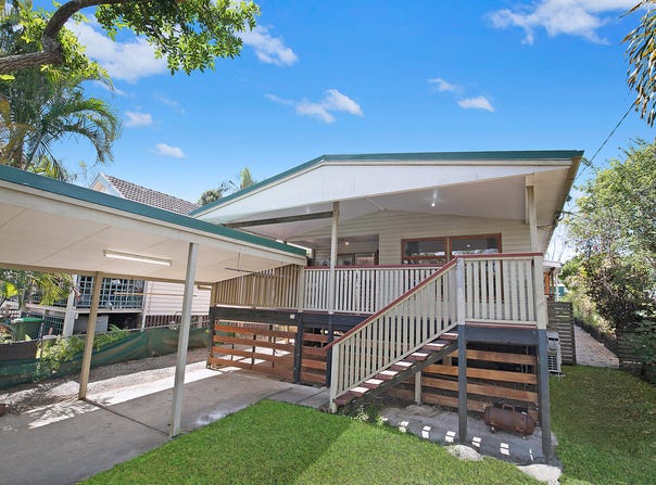 18 Wighton Street, Sandgate, Qld 4017