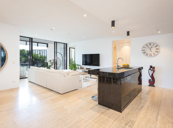 202E/1 Marina Drive, Benowa, Qld 4217