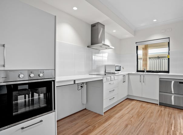10 Gunwale Avenue, Port Kennedy, WA 6172