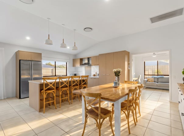 2 Ironbark Circuit, Everton Hills, Qld 4053