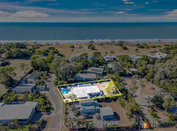 9 Ocean Court, Moore Park Beach, Qld 4670
