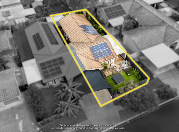 2/35 Kenny Drive, Labrador, Qld 4215