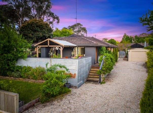 10 Ditchfield Road, Brown Hill, Vic 3350