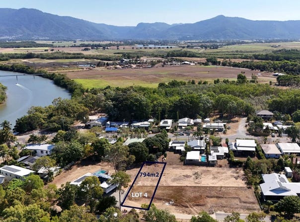 18D Devlex Court, Machans Beach, Qld 4878