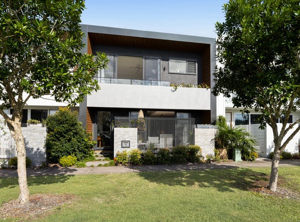 33 Somerton Drive, Maroochydore, Qld 4558