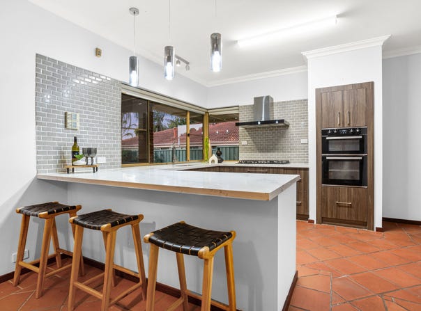 8 Heatherlea Parkway, Leeming, WA 6149