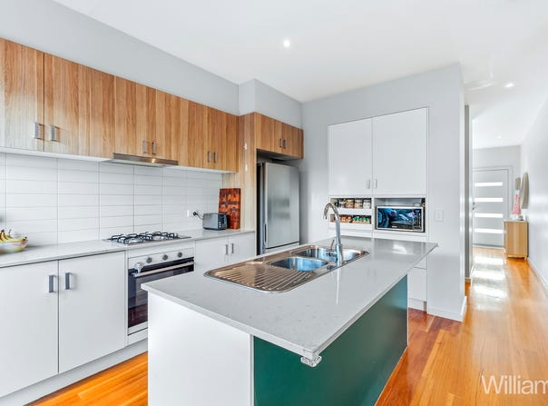 1/229 Woods Street, Newport, Vic 3015