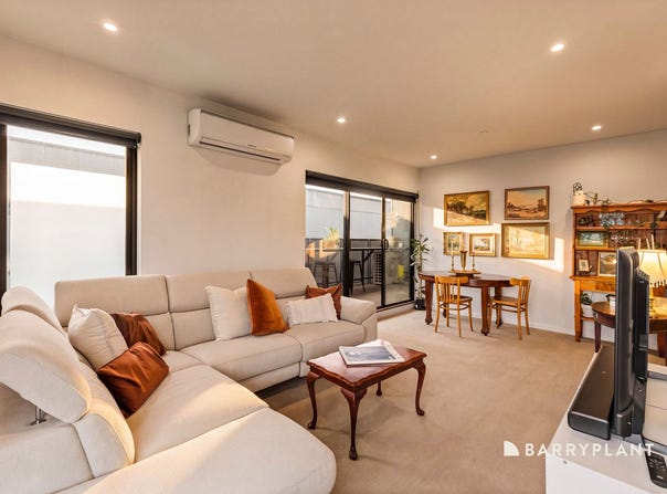 207/30 Oleander Drive, Mill Park, Vic 3082