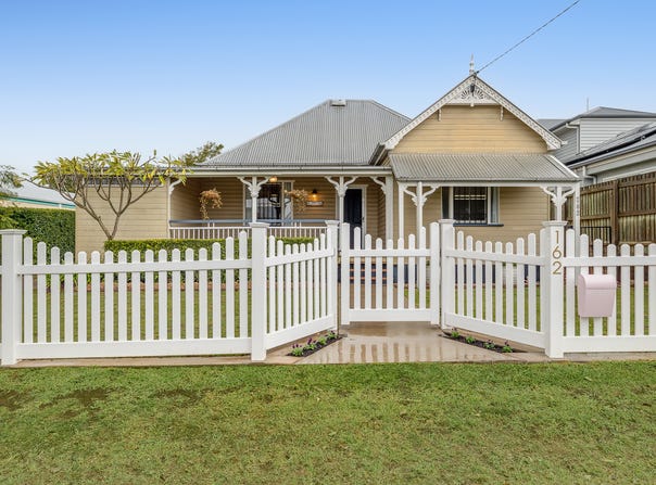 162 Spring Street, Middle Ridge, Qld 4350