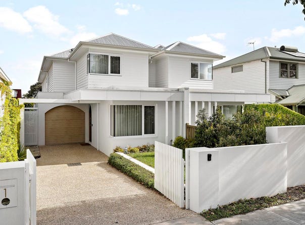 1 Holyrood Avenue, Strathmore, Vic 3041