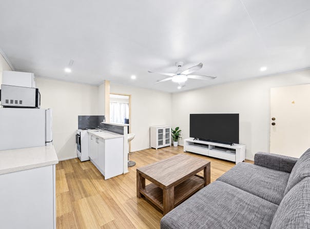 4/13 Darrambal Street, Chevron Island, Qld 4217