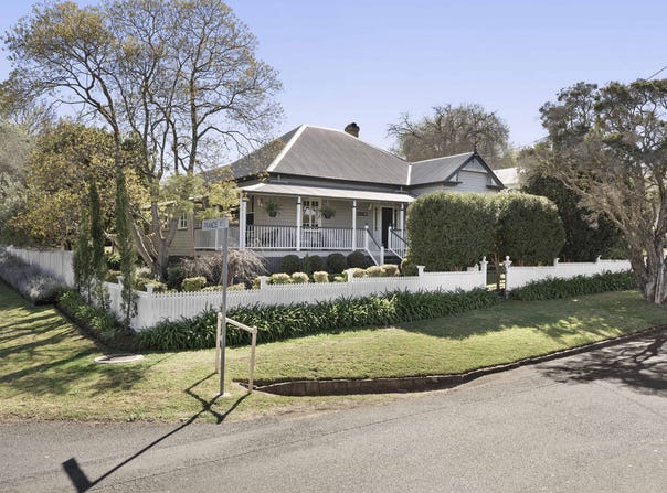 17 Gentle Street, North Toowoomba, Qld 4350