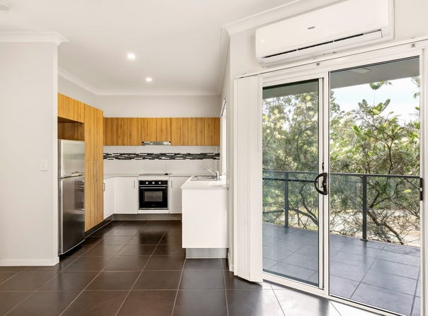 10/2 Lakes Entrance Drive, Springfield Lakes, Qld 4300